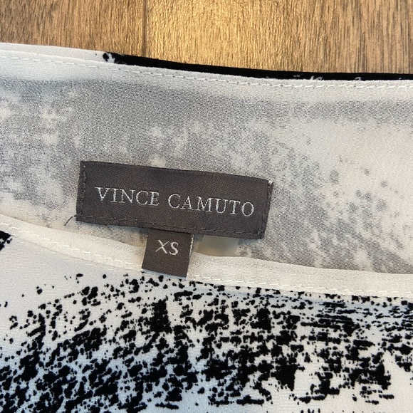 Green, Black and White Sleeveless Top - Picture 8 of 9